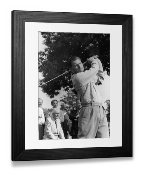 Framed Print : Dai Rees. 19th July 1952: Welsh golfer Dai Rees in action at the Daks tournament Framed Print : Dai Rees. 19th July 1952: Welsh golfer Dai Rees in action at the Daks tournament