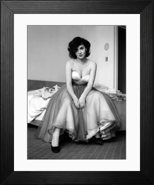 Framed Print : Gina Lollobrigida Framed Print : Gina Lollobrigida