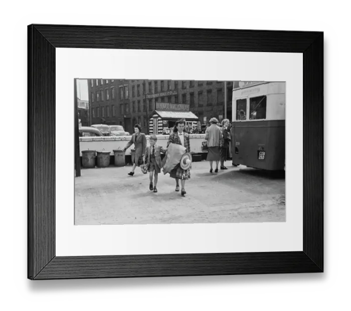 Framed Print : Omnibus Station