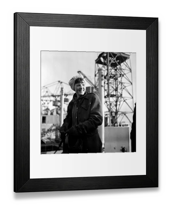 Framed Print : Dock Lady. 15th March 1952: A female docker at work on the British India Framed Print : Dock Lady. 15th March 1952: A female docker at work on the British India
