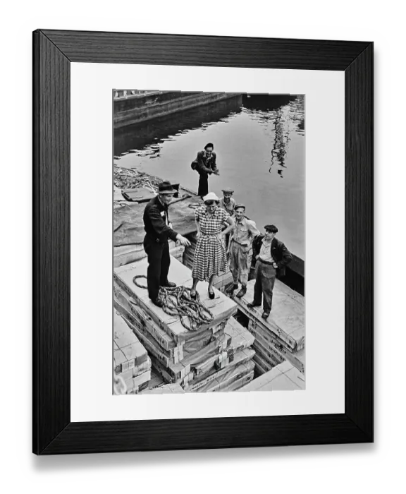 Framed Print : Women Reporters Framed Print : Women Reporters