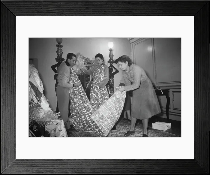 Framed Print : Florentine Fashion Framed Print : Florentine Fashion