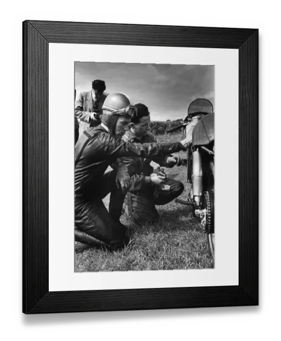 Framed Print : Geoff Duke Framed Print : Geoff Duke