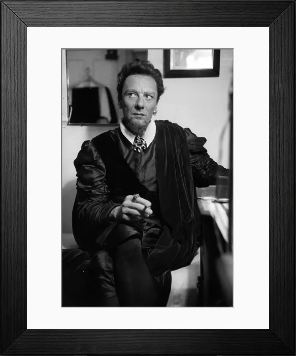 Framed Print : Gielgud's Leontes Framed Print : Gielgud's Leontes