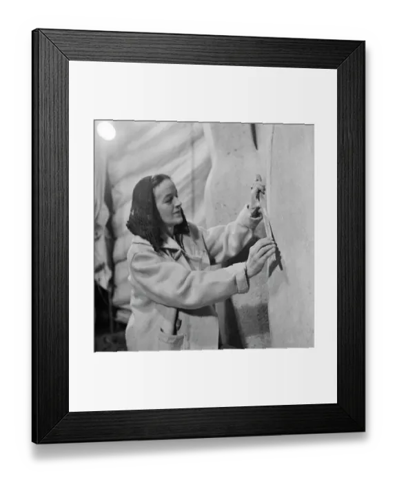 Framed Print : Hepworth Working On Contrapuntal Forms Framed Print : Hepworth Working On Contrapuntal Forms