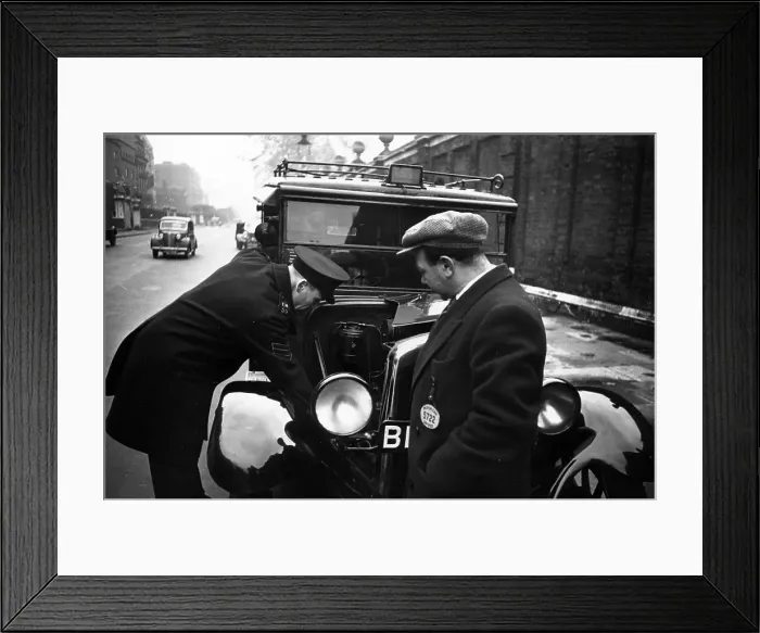 Framed Print : Cab Check. 1st January 1950: London taxi driver Framed Print : Cab Check. 1st January 1950: London taxi driver