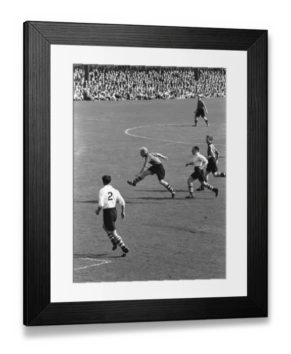 Framed Print : Mid Match. Wolverhampton Wanderers captain Billy Wrightin action during
