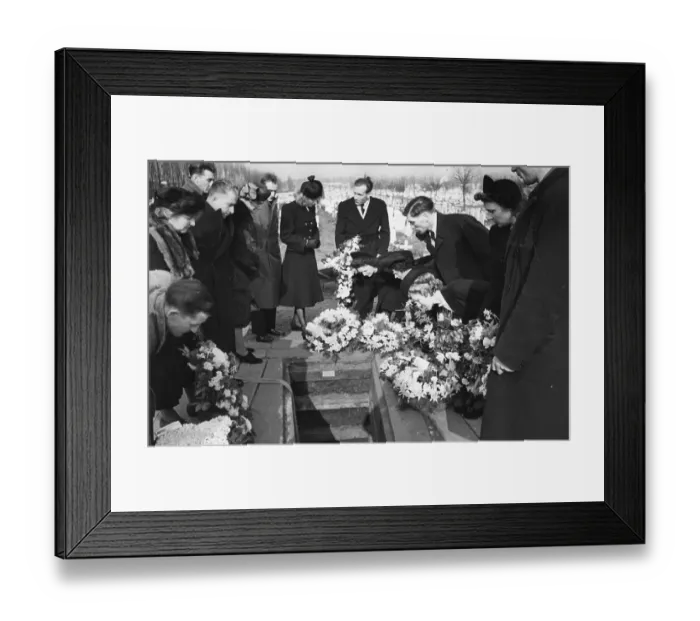 Framed Print : Londoner's Funeral Framed Print : Londoner's Funeral