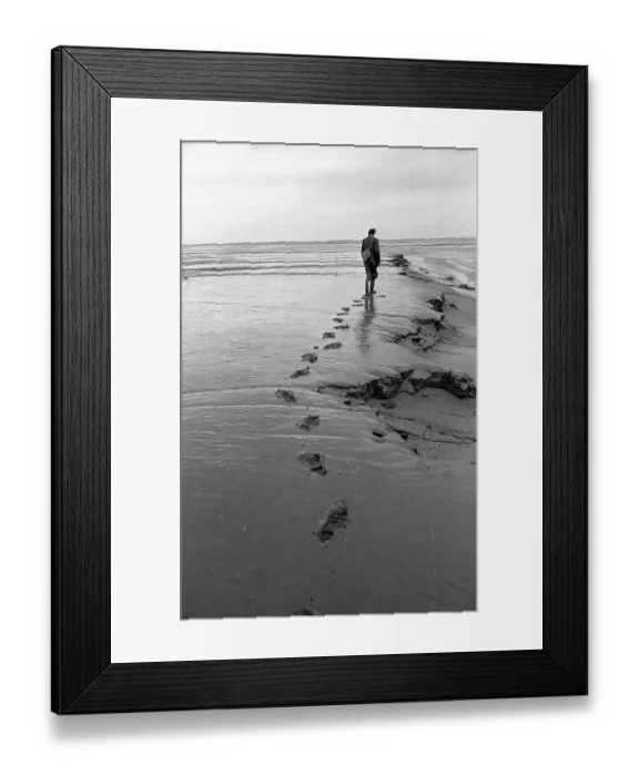 Framed Print : Mud Flats. 13th November 1948: A worker involved in the scheme to reclaim land Framed Print : Mud Flats. 13th November 1948: A worker involved in the scheme to reclaim land