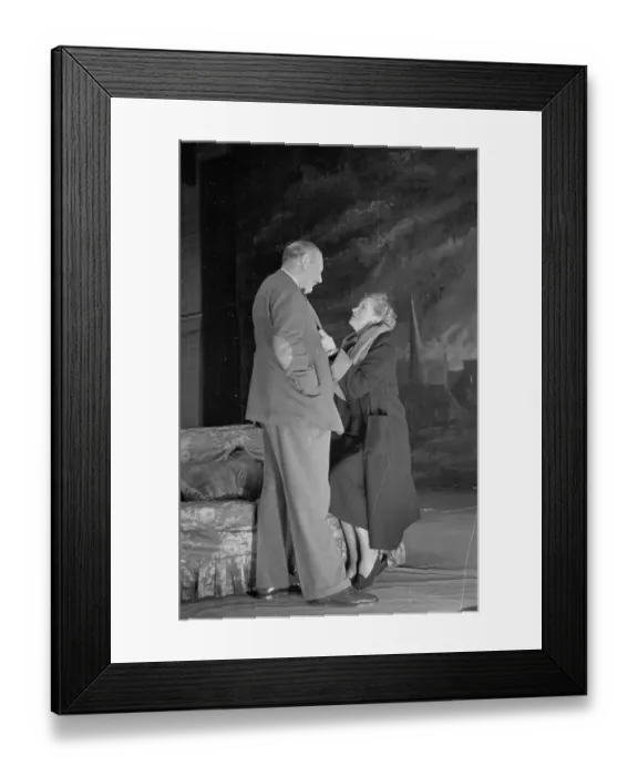 Framed Print : Gladys Cooper Framed Print : Gladys Cooper