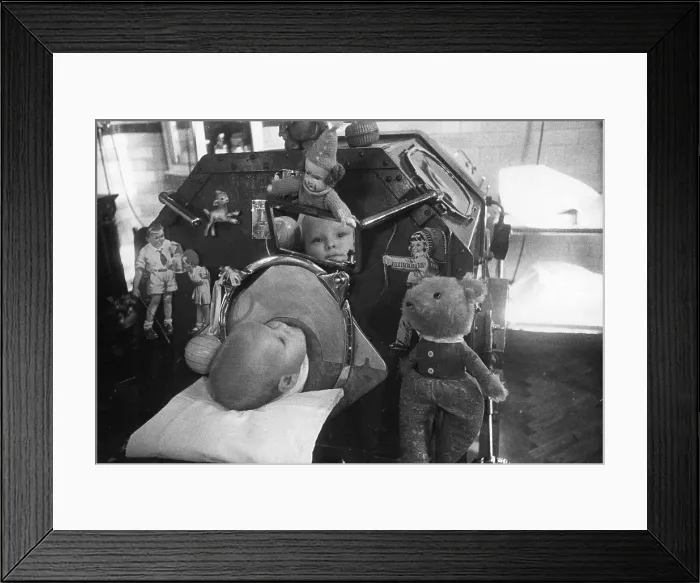 Framed Print : Iron Lung Patient Framed Print : Iron Lung Patient