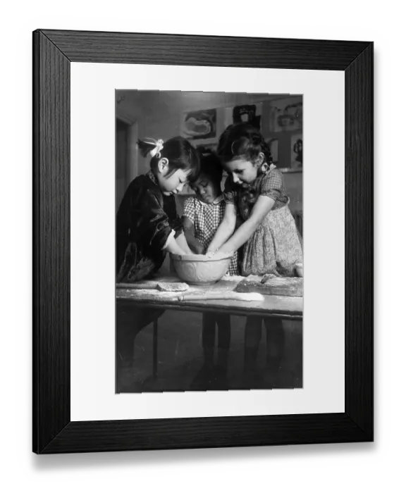 Framed Print : Uno Pie. 28th December 1946: Three children preparing to cook an Uno Pie Framed Print : Uno Pie. 28th December 1946: Three children preparing to cook an Uno Pie