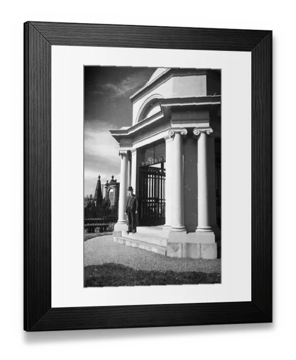 Framed Print : Burns Mausoleum Framed Print : Burns Mausoleum