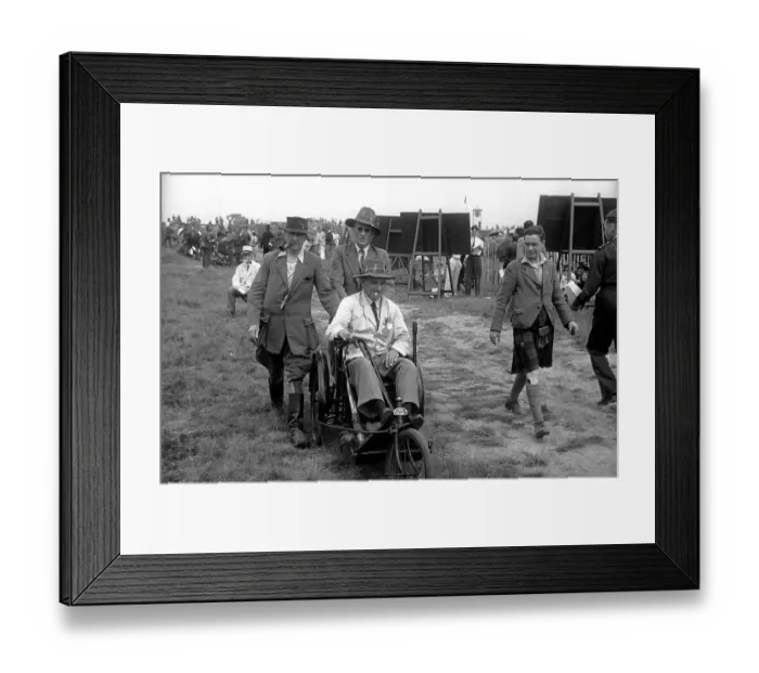 Framed Print : Sitting Shot Framed Print : Sitting Shot