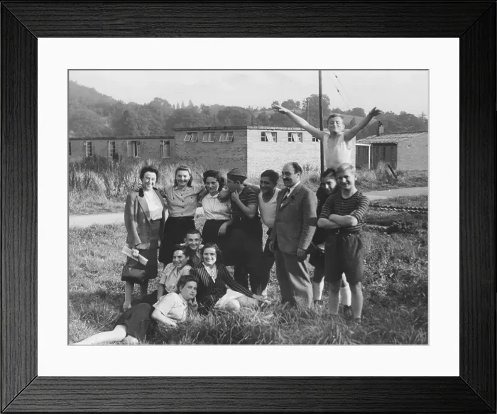 Framed Print : Jewish Refugees Framed Print : Jewish Refugees