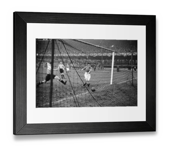 Framed Print : Everton Goal Framed Print : Everton Goal