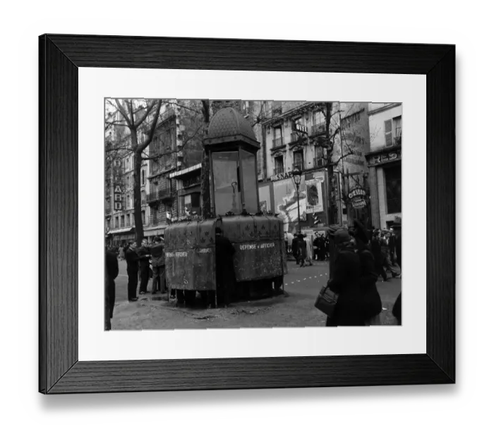 Framed Print : Paris Pissoir Framed Print : Paris Pissoir