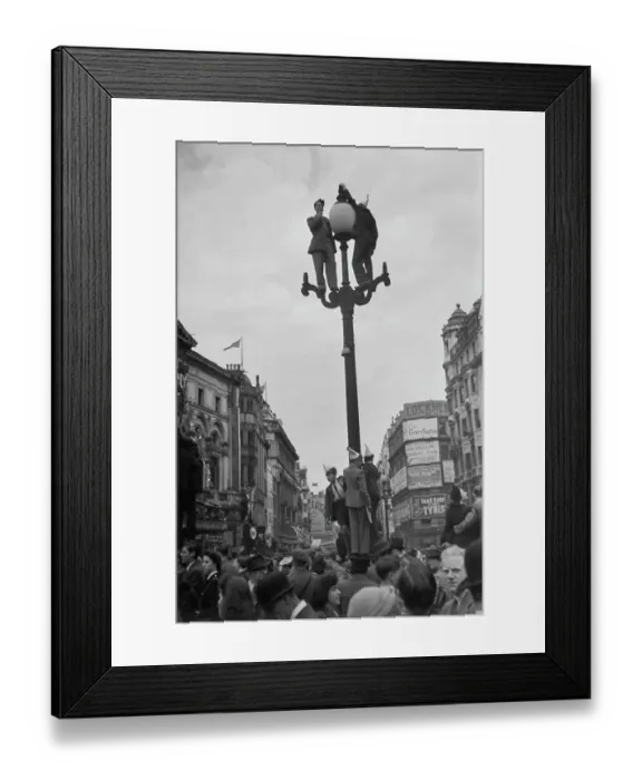 Framed Print : VE Day In London