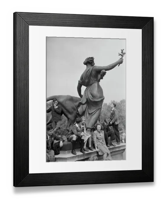 Framed Print : VE Day In London Framed Print : VE Day In London