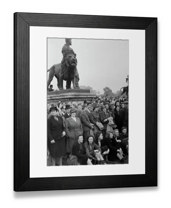 Framed Print : VE Day In London