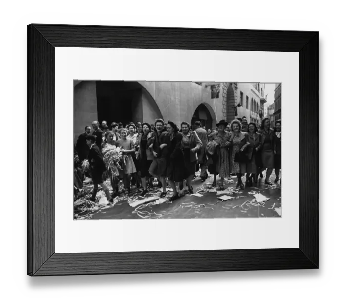 Framed Print : VE Day Revellers Framed Print : VE Day Revellers
