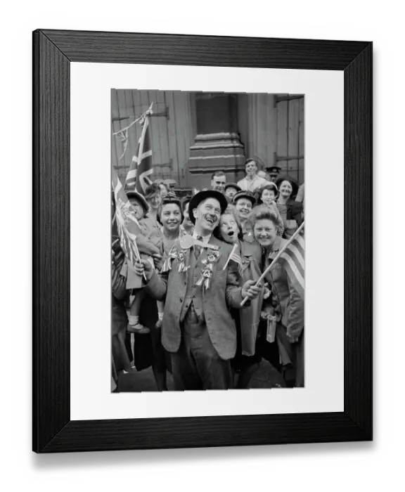 Framed Print : VE Day In London Framed Print : VE Day In London