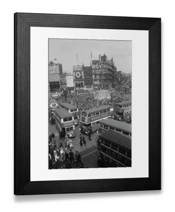 Framed Print : VE Day In London Framed Print : VE Day In London