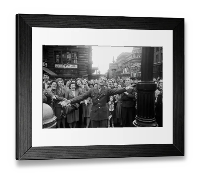 Framed Print : VE Day In London