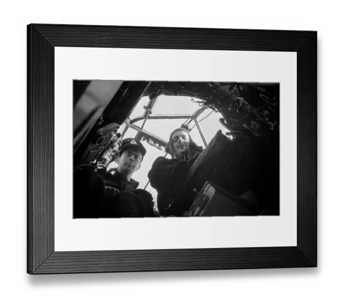 Framed Print : Incoming Aircraft Framed Print : Incoming Aircraft
