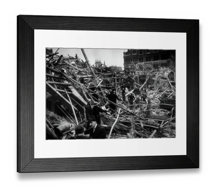 Framed Print : V2 Damage. 8th March 1945: Farringdon Market in London after a direct hit Framed Print : V2 Damage. 8th March 1945: Farringdon Market in London after a direct hit