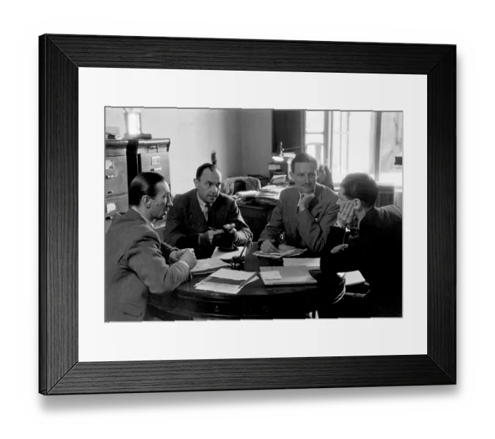 Framed Print : Thespian Talk Framed Print : Thespian Talk