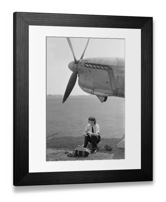 Framed Print : ATA Pilot. First Officer Maureen Dunlop (1920 - 2012), of the ATA Framed Print : ATA Pilot. First Officer Maureen Dunlop (1920 - 2012), of the ATA