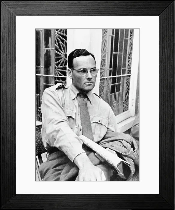 Framed Print : Daily Mail War Correspondent