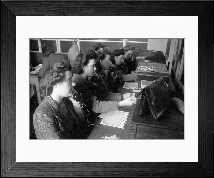 Framed Print : Tote HQ. 18th December 1943: Telephone operators at the Tote headquarters Framed Print : Tote HQ. 18th December 1943: Telephone operators at the Tote headquarters