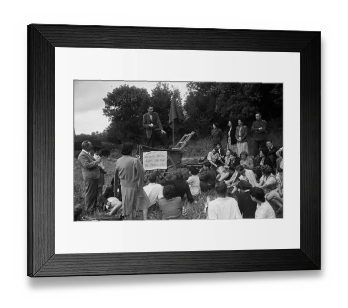 Framed Print : Al Fresco Meeting Framed Print : Al Fresco Meeting