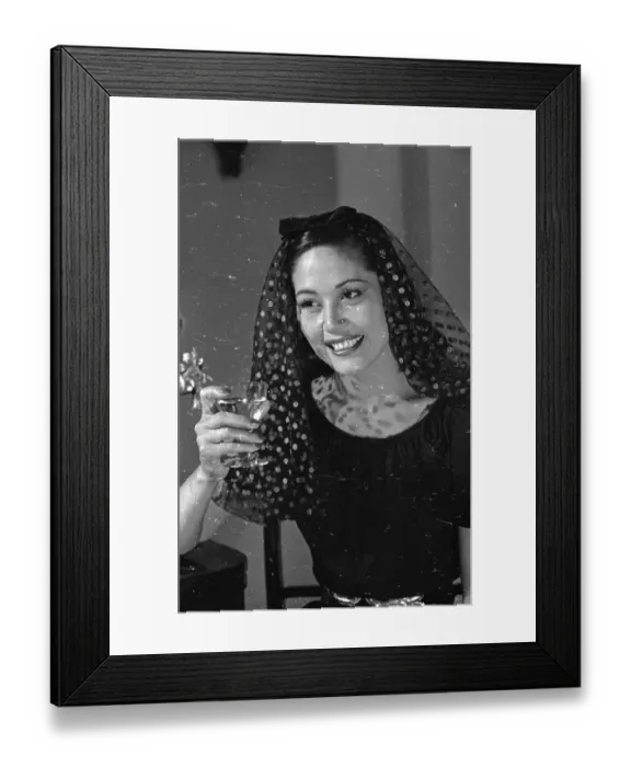 Framed Print : Headdress. A model wearing a spotted diaphanous headdress, 31st July 1943 Framed Print : Headdress. A model wearing a spotted diaphanous headdress, 31st July 1943