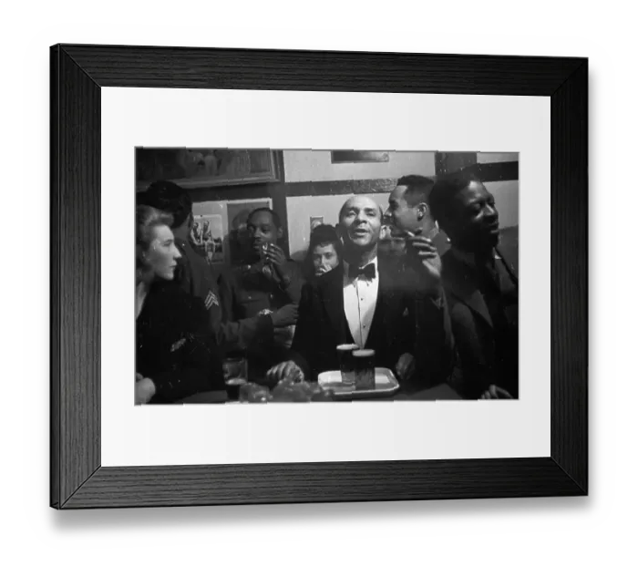 Framed Print : Waiter. 17th July 1943: Waiter serving customers at the Bouillabaisse International Club Framed Print : Waiter. 17th July 1943: Waiter serving customers at the Bouillabaisse International Club