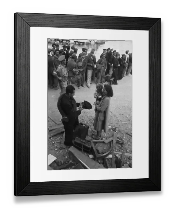 Framed Print : Saying Goodbye