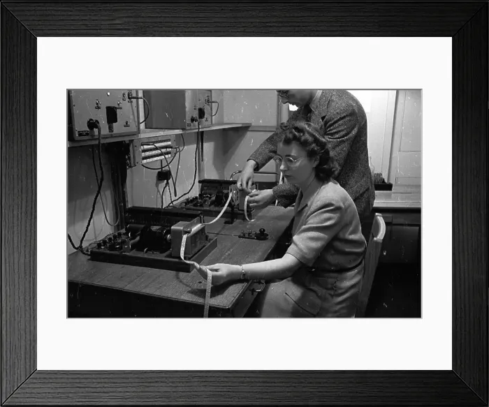 Framed Print : BBC Morse. 12th June 1943: Morse code broadcasts being transmitted Framed Print : BBC Morse. 12th June 1943: Morse code broadcasts being transmitted