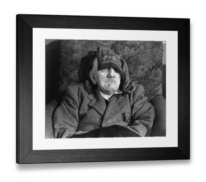 Framed Print : Retreat. 29th May 1943: An elderly resident of the Bishopswood Home in Highgate Framed Print : Retreat. 29th May 1943: An elderly resident of the Bishopswood Home in Highgate
