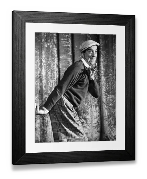 Framed Print : Sid Field. 1943: Comedian Sid Field (1904 - 1950) dressed as a golfer Framed Print : Sid Field. 1943: Comedian Sid Field (1904 - 1950) dressed as a golfer