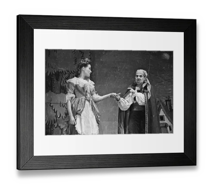 Framed Print : Gypsy's Warning