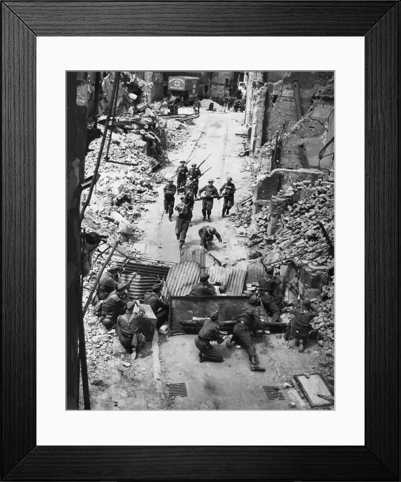 Framed Print : Ambush. 24th January 1942: The British Home Guard carry out street fighting Framed Print : Ambush. 24th January 1942: The British Home Guard carry out street fighting