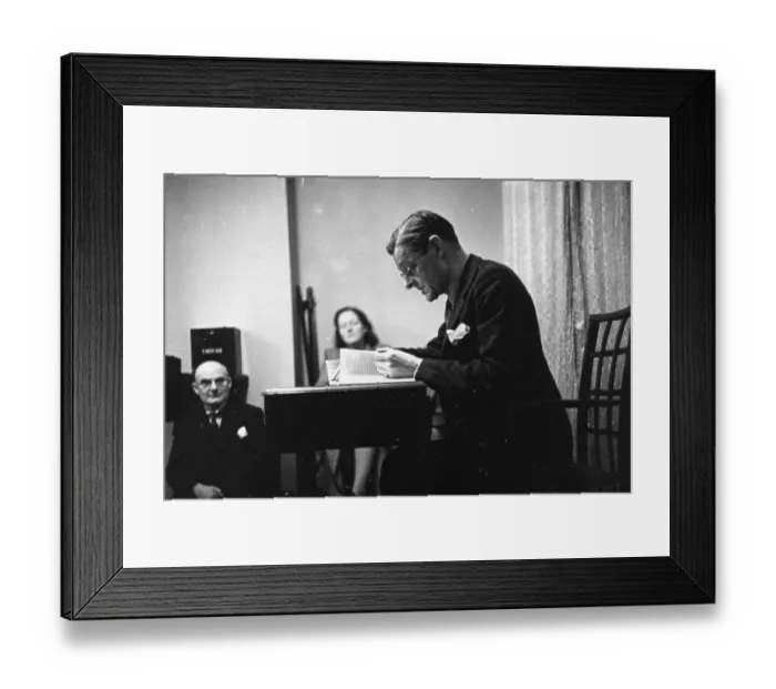 Framed Print : TS Eliot (1888 - 1965), Anglo-American poet, critic and writer, 1942 Framed Print : TS Eliot (1888 - 1965), Anglo-American poet, critic and writer, 1942