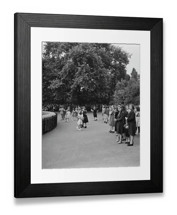 Framed Print : Dancing In The Park