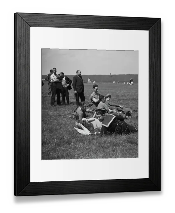 Framed Print : 1941 Wartime Derby at Newmarket Framed Print : 1941 Wartime Derby at Newmarket