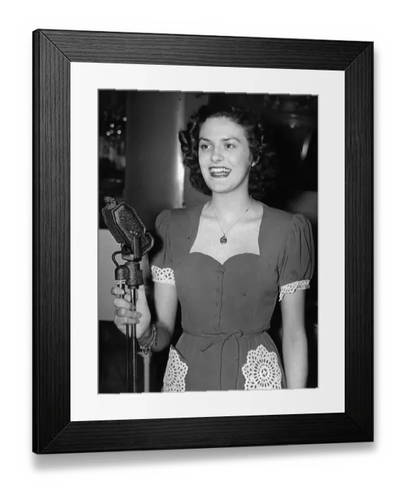 Framed Print : Croonerette