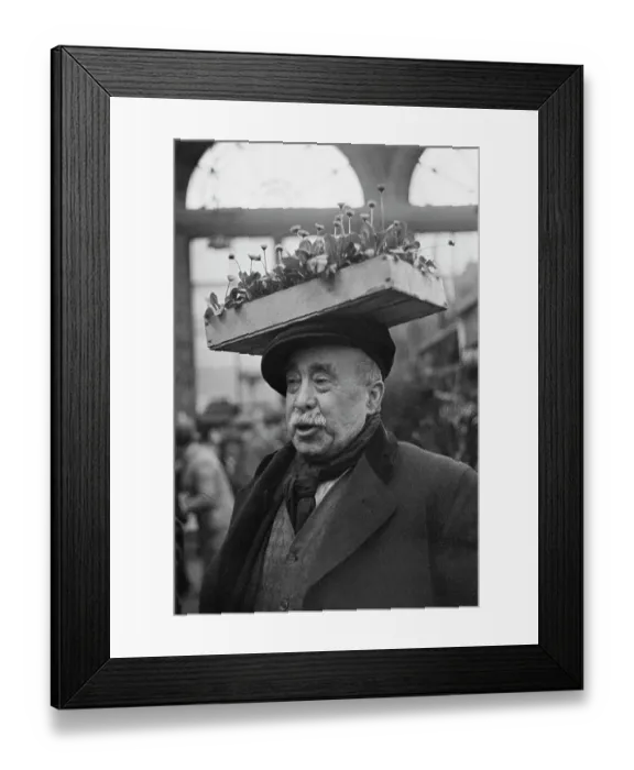 Framed Print : Covent Garden Flower Seller, 1940 Framed Print : Covent Garden Flower Seller, 1940