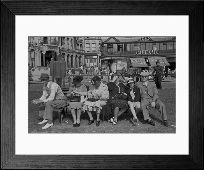 Framed Print : Seaside Bench