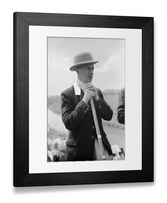 Framed Print : Huntsman Surveying Framed Print : Huntsman Surveying